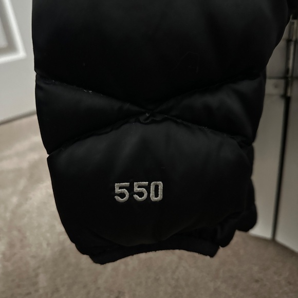 The Northface 550 Black Puffer Jacket - Picture 4 of 5
